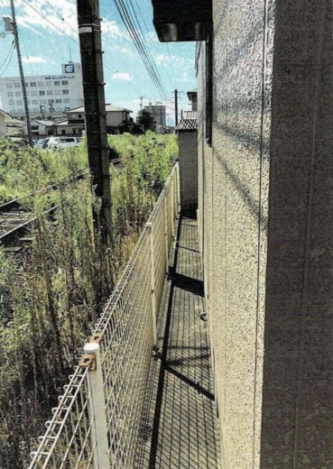 線路沿い(外観)