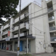 宮城県多賀城市 賃貸21の9 土地1121.01平米 住居(2DK)×18戸、店舗・事務所×3戸 告知事項有 満室時利回り23.41％